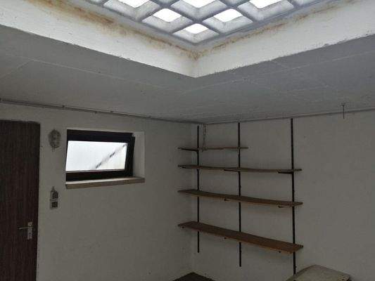 Terrasse Unterkellert!