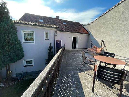 Blick zum Haus von der Dachterrasse