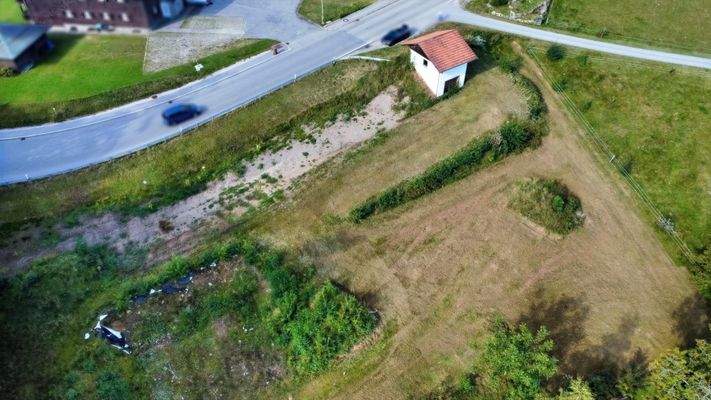 Baugrundstück mit Garage