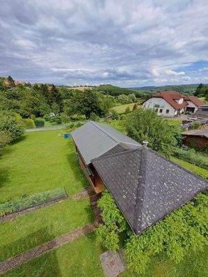 Gartenhaus mit Grillplatz.jpg