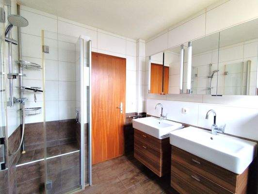 modernisiertes Badezimmer