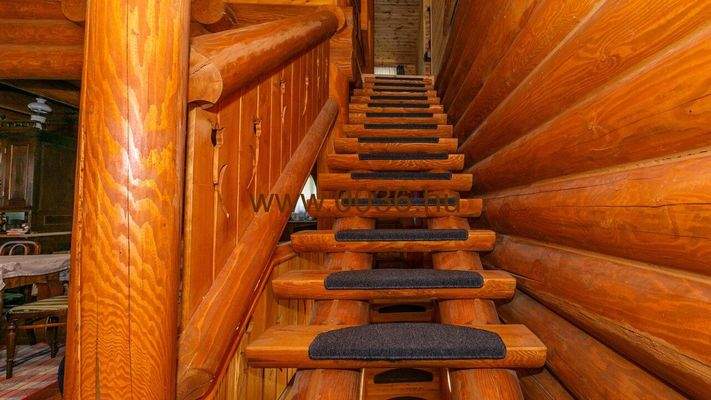 immocenter-ungarn-haus-kaufen-33563-treppe1