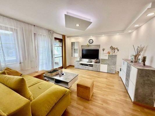 Familienfreundliche Maisonette in Prad, 161 m², 2 Bäder, Balkon, Garten, alles fußläufig.Ampio duplex per famiglie a Prato, 161 m², 2 bagni, balconi, orto, tutto vicino.Spacious family duplex in Prad, 161 m², 2 bathrooms, balconies, garden, central.