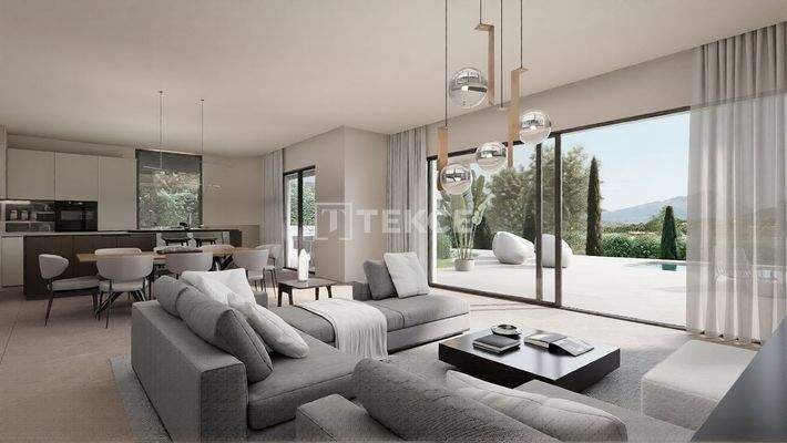 Detached Villa with Montgó and Sea Views Near Amenities in Jávea