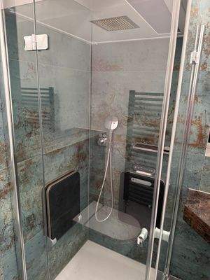 Bad Dusche mit Dampfdusche