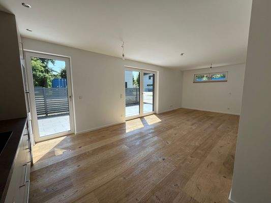 Blick in den offenen Wohn-/Essbereich