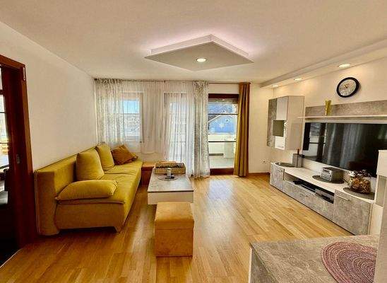 Familienfreundliche Maisonette in Prad, 161 m², 2 Bäder, Balkon, Garten, alles fußläufig.Ampio duplex per famiglie a Prato, 161 m², 2 bagni, balconi, orto, tutto vicino.Spacious family duplex in Prad, 161 m², 2 bathrooms, balconies, garden, central.