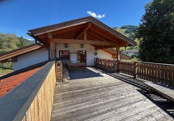 ca. 42 qm Terrasse (teils überdacht)