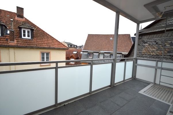 geräumiger Sonnenbalkon