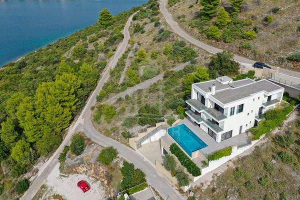 Exklusive Luxusvilla mit atemberaubender Meeresnähe in Rogoznica