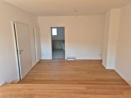 Ankleide mit Zugang zum Masterbad