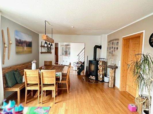 09. Essbereich mit Schwedenofen.jpg