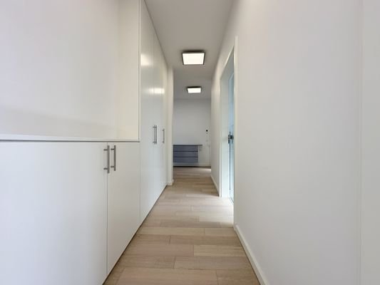 7. Diele mit Einbauschrank