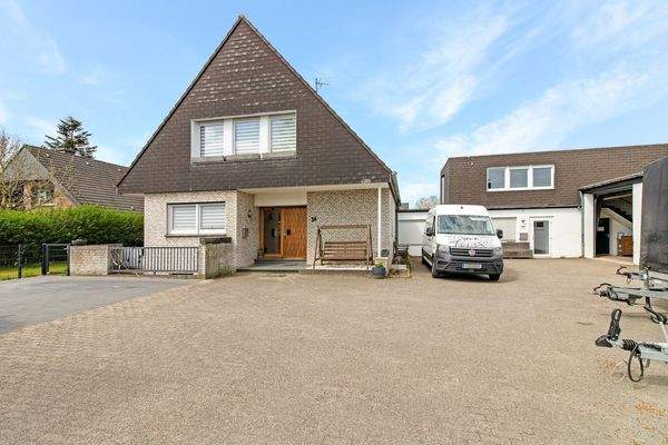 Wohnhaus mit Gewerbehalle