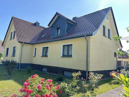 Haus 18 a mit seitl. Ansicht v. der Schw. Str.