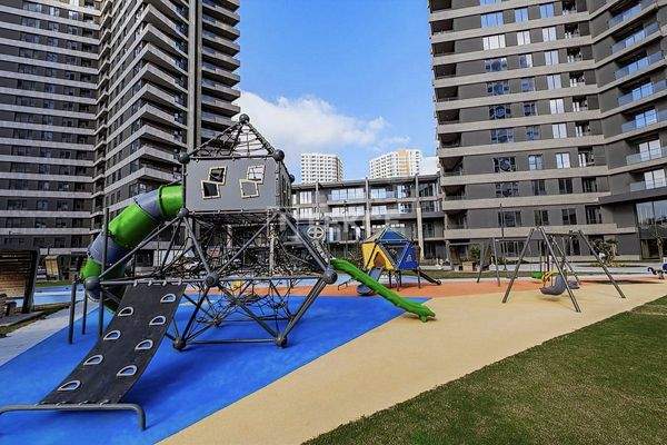 Sea-View Flats Near the Sea in a Complex in İzmir Konak