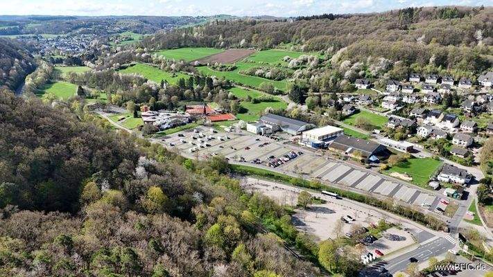 Parkplatz für die Altstadt, Sportzentrum, Eifelbad