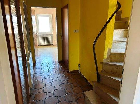 6 Eingangsbereich und Treppenhaus.jpg