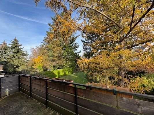 Balkon mit Blick in den Garten