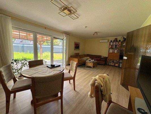 Großes Wohnzimmer, ca. 30 m² Wohnfläche