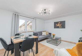 Wohnzimmer mit Esstisch