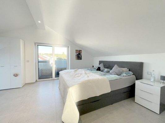 Geräumiges Schlazimmer im OG