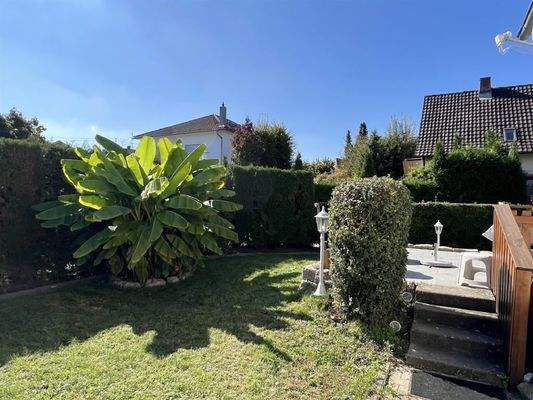 Großer Garten, mit Hecke umfriedet