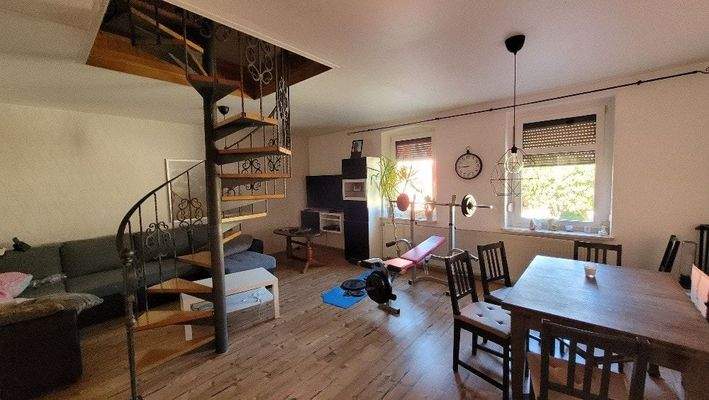 Wohnzimmer / Aufgang OG Maisonette (120m²)