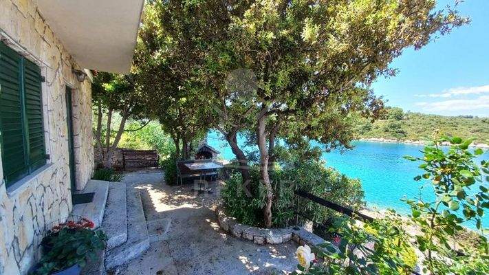 Idyllisches Steinhaus direkt am Meer auf Solta