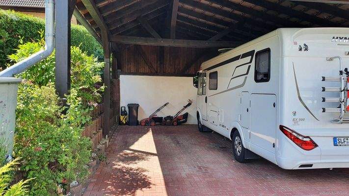 Stellplatz im Carport