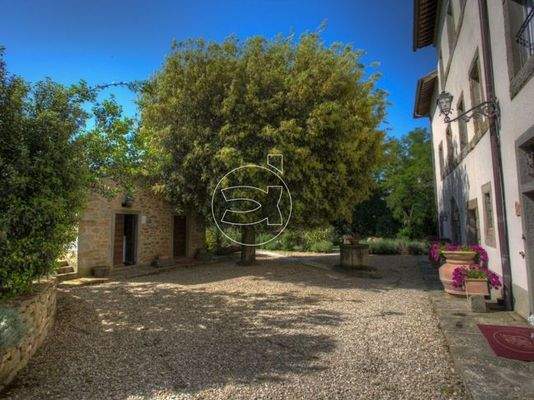 Anwesen mit 13 Schlafzimmern