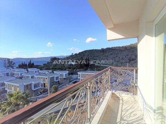 Apartment in a Complex Next to Marina in Milas, Mugla