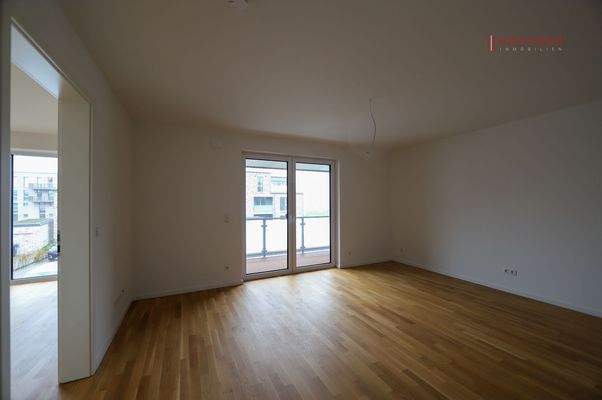 offener Wohnbereich mit Wohnküche