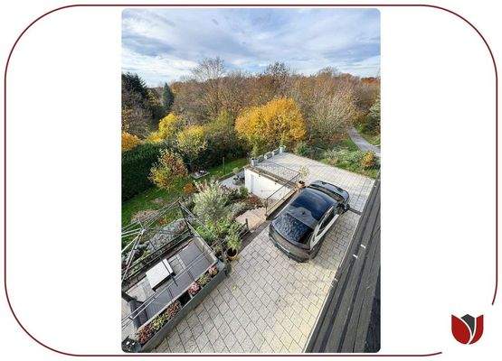 Blick aus dem OG über das Anwesen