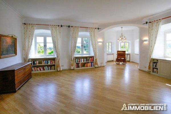 weisser-salon-im-obergeschoss