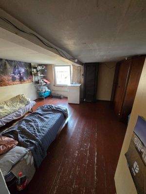 Schlafzimmer 1.OG.jpg