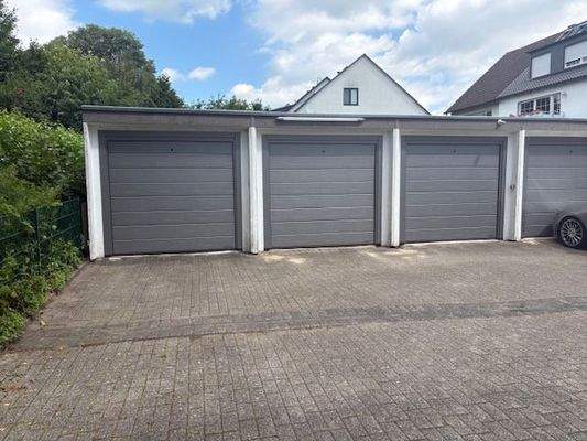 Garage mit elektirschem Tor 