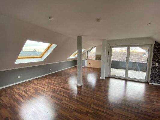 Wohn- Essbereich mit Küche im DG