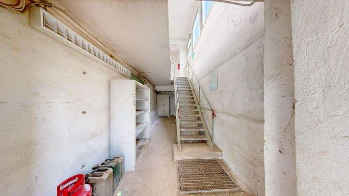 Treppenaufgang_Halle