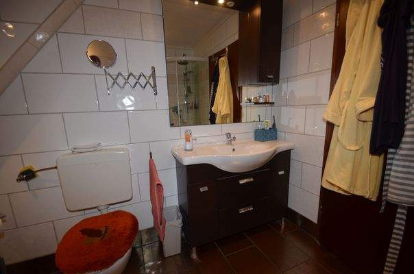 ...und modernem Waschtisch