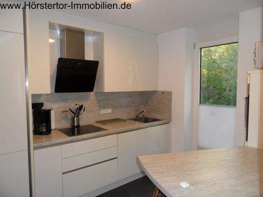 Küche mit Einbauküche