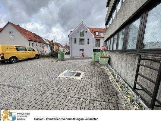 Einfahrt für Mitarbeiter und Transporter