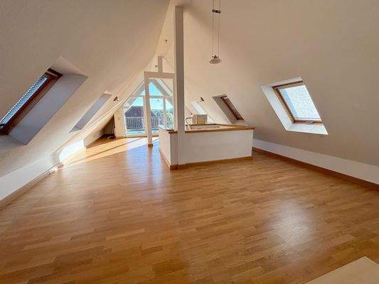 DG Penthouse mit Balkon