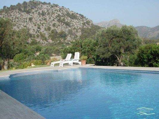 POOL MIT BLICK AUF TRAMUNTANA GEBIRGE