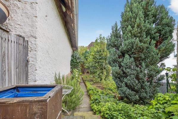 Garten an der Hausseite