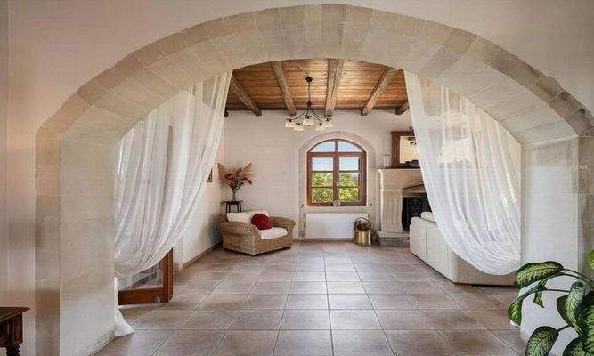 Kreta, Kournas: Luxuriöse Steinvilla mit Meer- und Bergblick