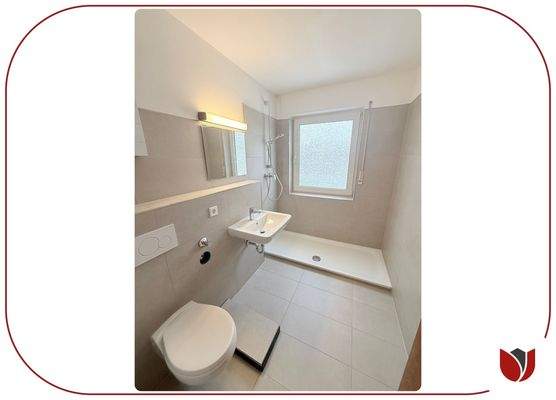 Saniert: Modernes Duschbad