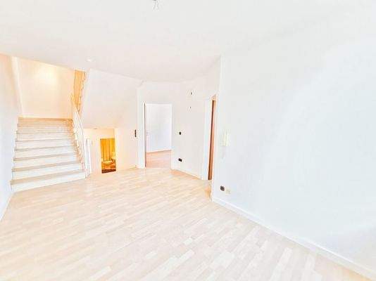 Ihr Esszimmer gen Treppenaufgang & (Kinder)bad