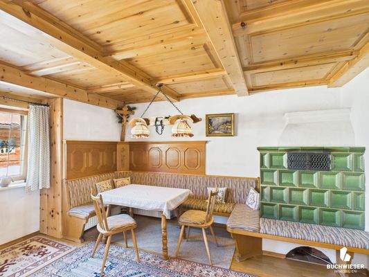 Sitzecke mit Kachelofen