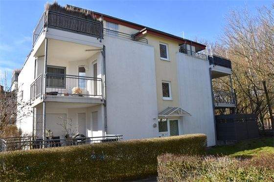 Gebäudeansicht mit Hauseingang